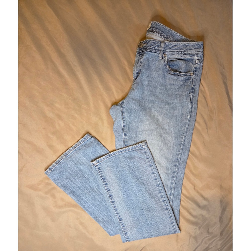 Aeropostale Chelsea Bootcut Curvy Jeans Light Wash Blue Denim 13/14 Long - Picture 2 of 9